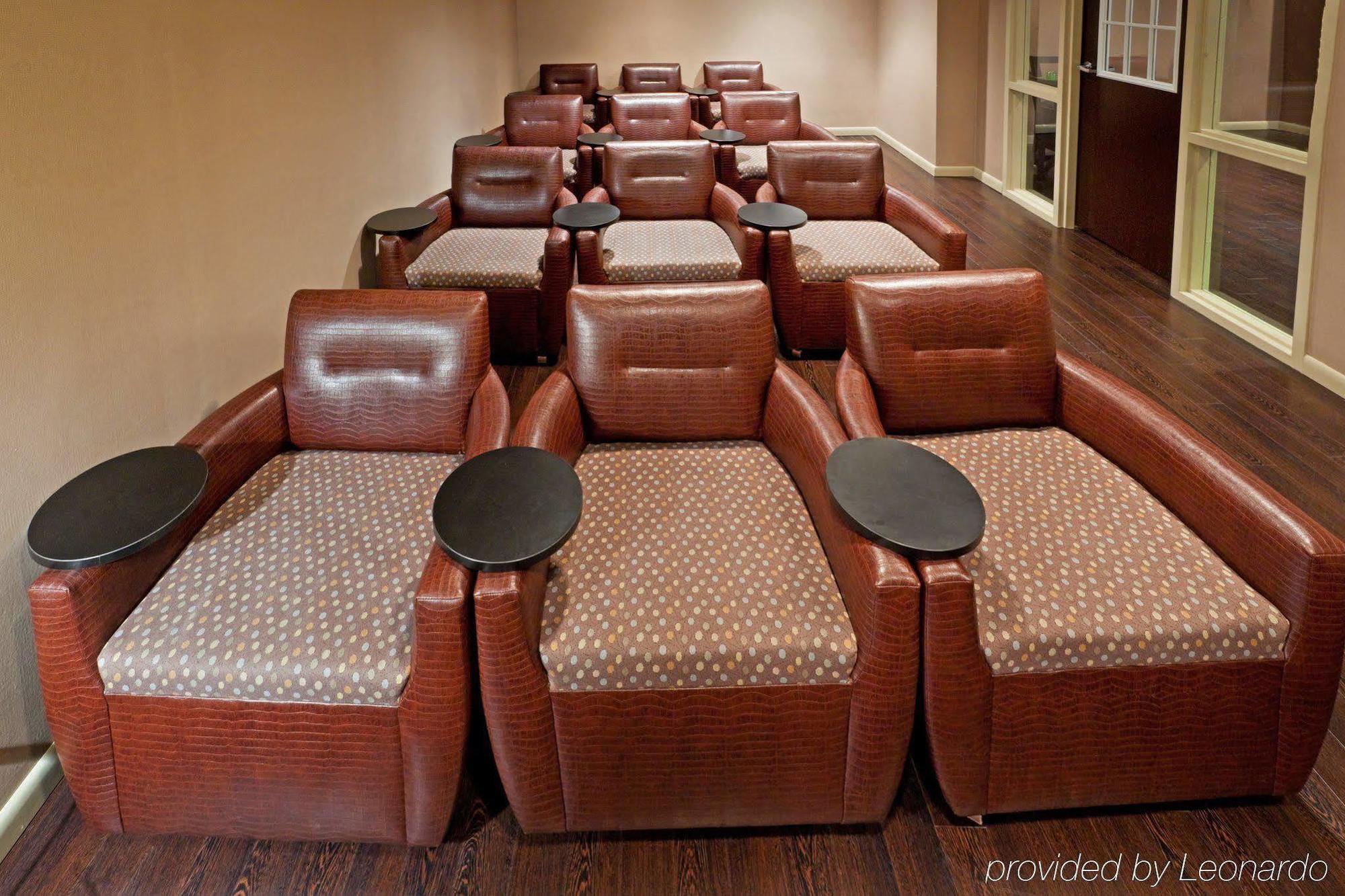 -town By Ihg Hotel Austin